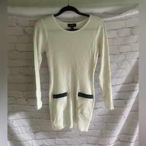 5/$20 Women’s‎ AGB Ribbed Long Sweater Zip Pocket Medium